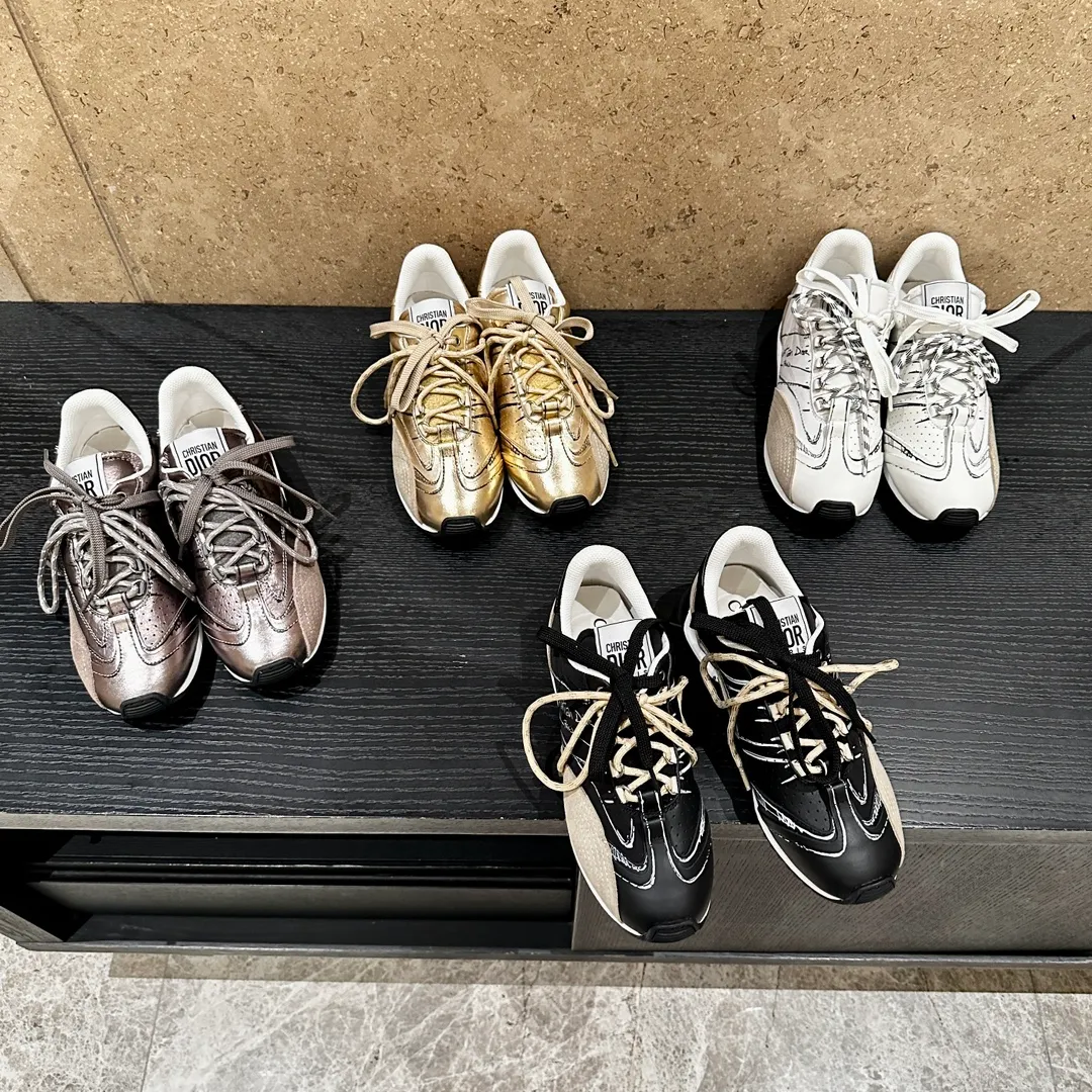 👟👟Ex-factory price 560👟👟 2025, new series, this Dior, C'est sneaker shows eye-catching and fashionable style. Carefully crafted, the 3D printed design of the upper is super fashionable, and the details also add a touch of elegance. The lightweight two-tone sole offers exceptional comfort and sporty style. Can add a stylish touch to any casual look. The tongue and sole are decorated with the Christian Paris logo, and the cowhide design is styled. Women's size 35-40